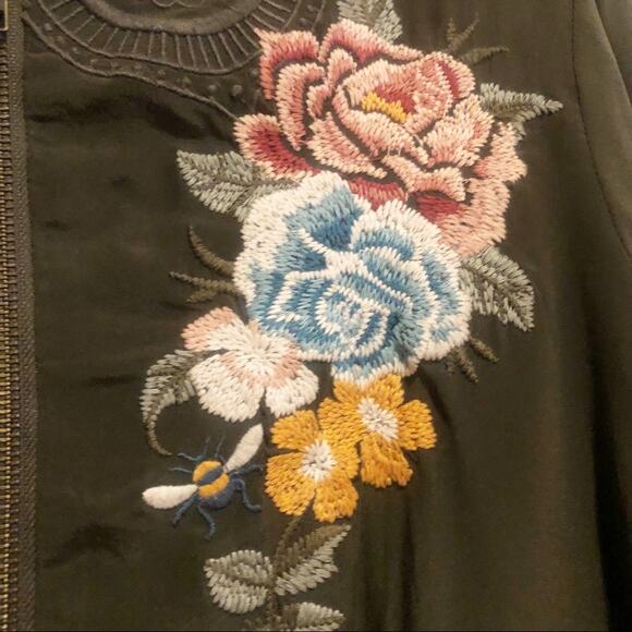 Johnny Was 100% SILK Alice Flower Embroidery Green Floral Bomber Jacket Boho - Picture 10 of 12